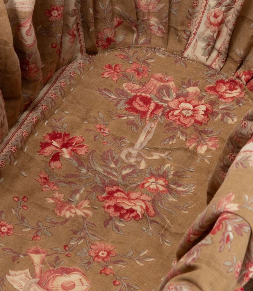 Large 19th Century Floral Fabric Lined Basket RT1342918