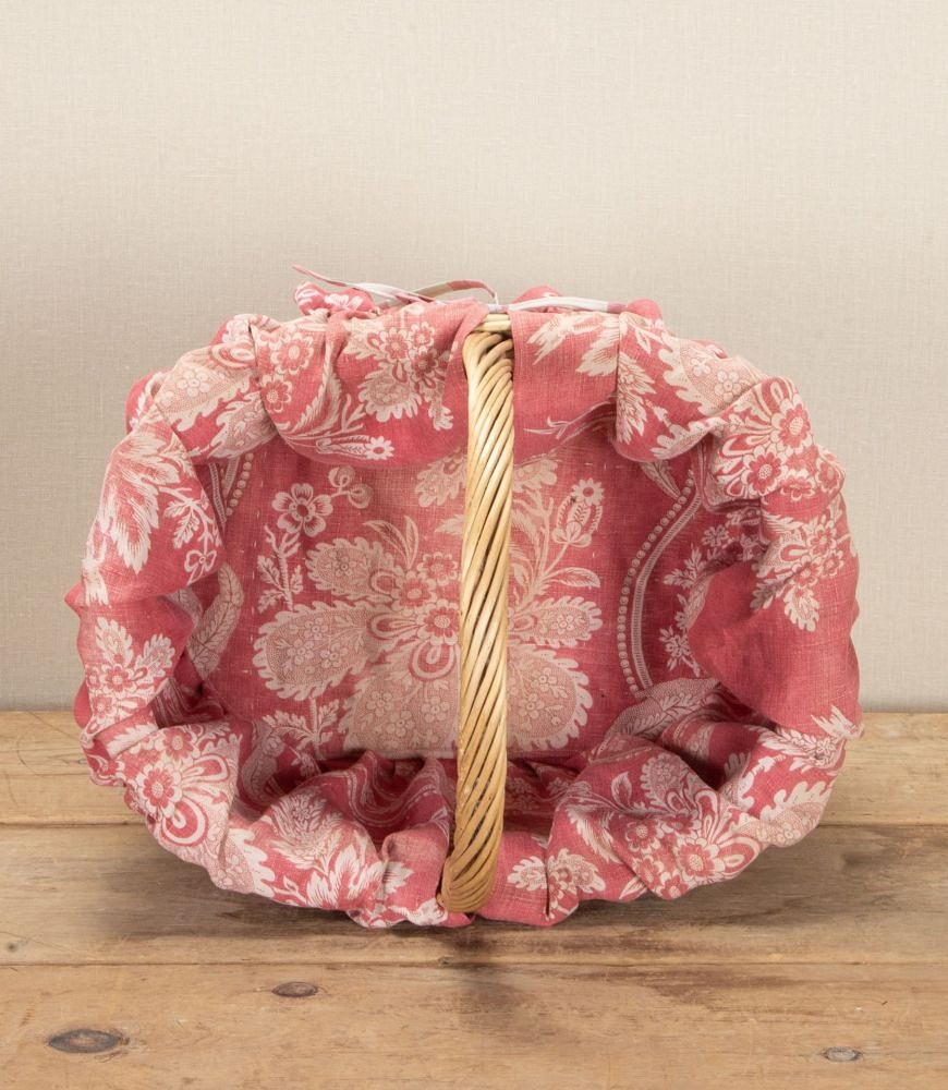 Large 19th Century Pink Fabric Lined Basket RT1342919