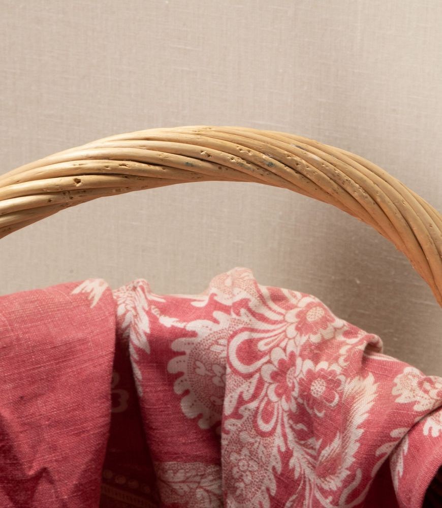 Large 19th Century Pink Fabric Lined Basket RT1342919