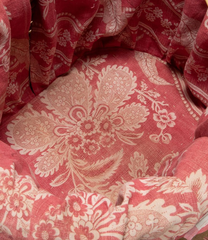 Large 19th Century Pink Fabric Lined Basket RT1342919