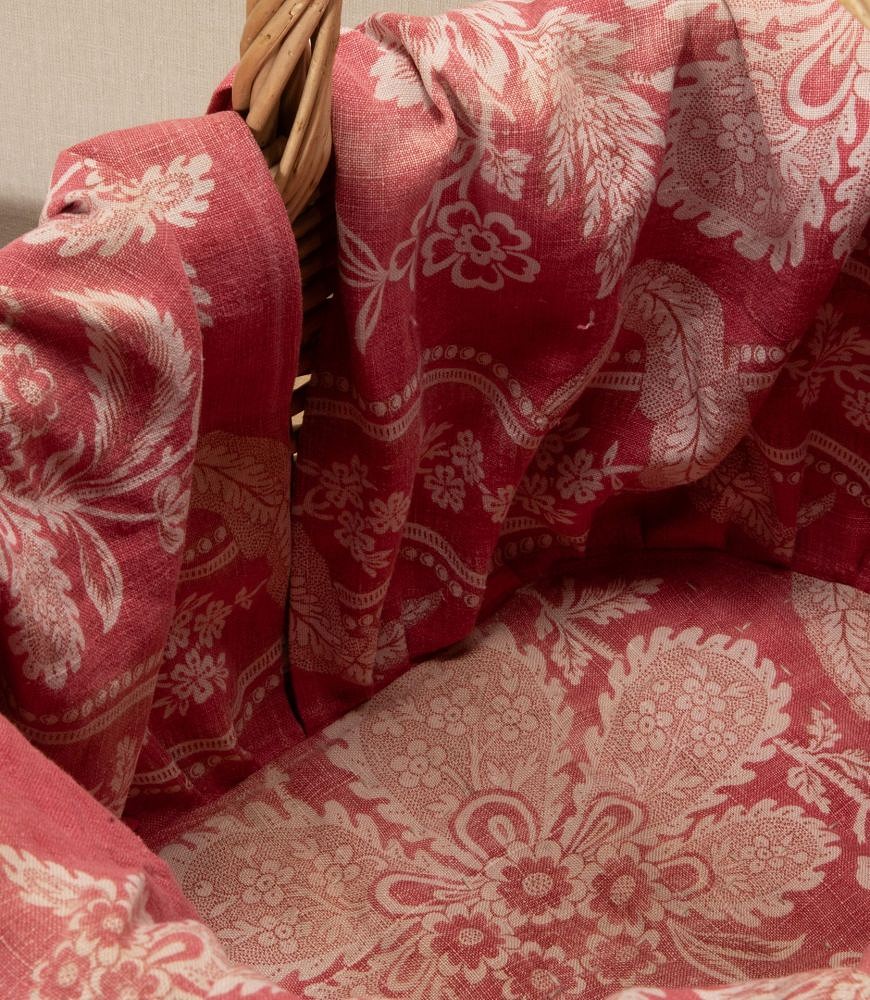Large 19th Century Pink Fabric Lined Basket RT1342919