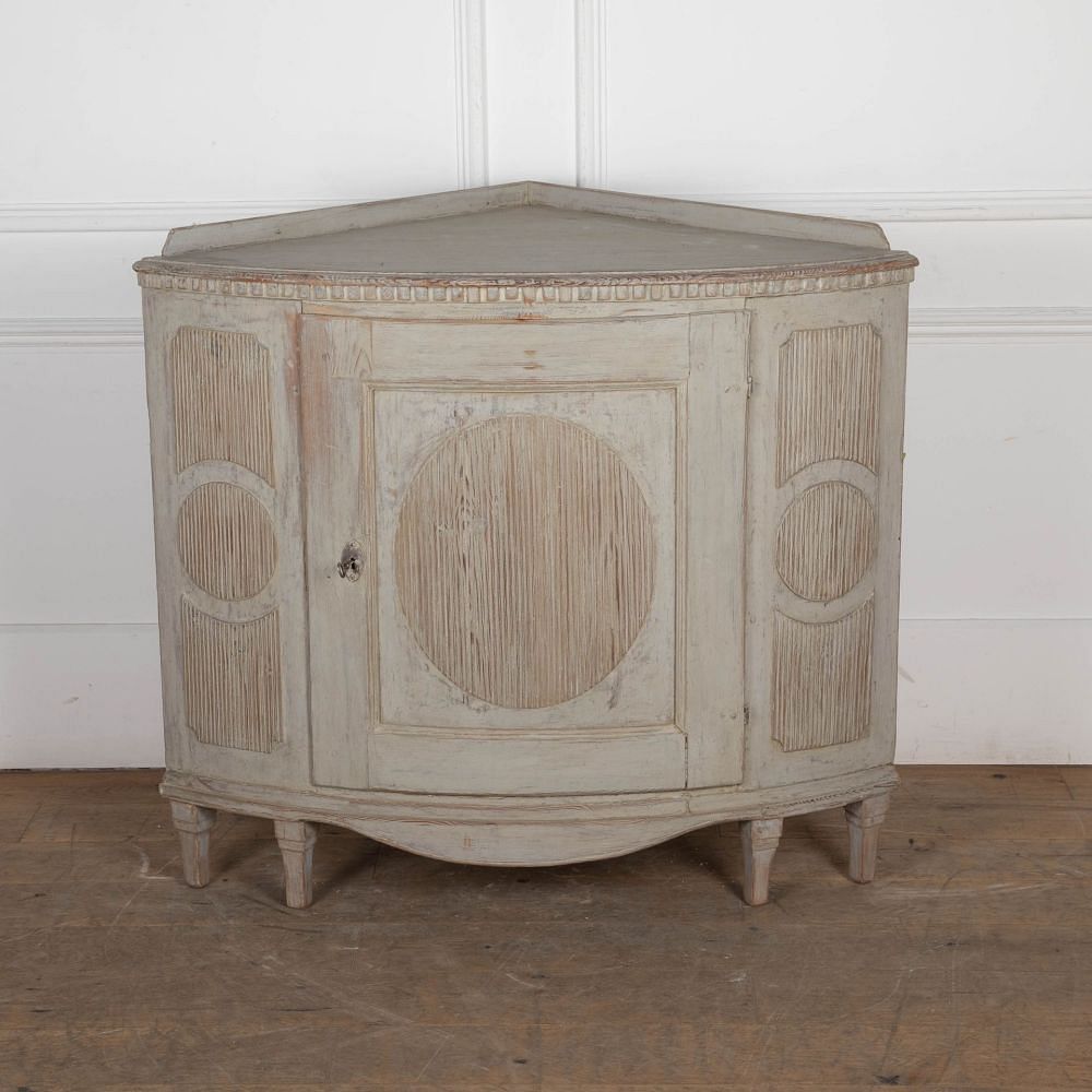 19th Century Swedish Corner Cupboard BU1432617
