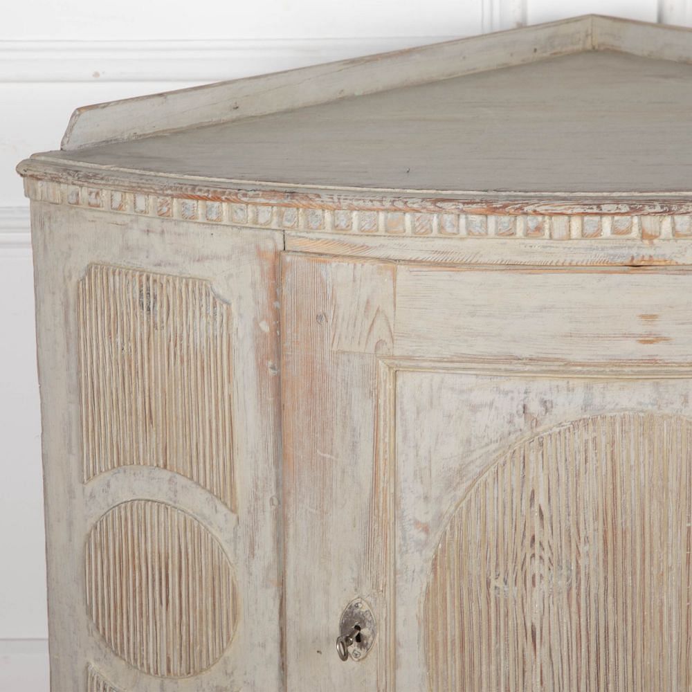 19th Century Swedish Corner Cupboard BU1432617