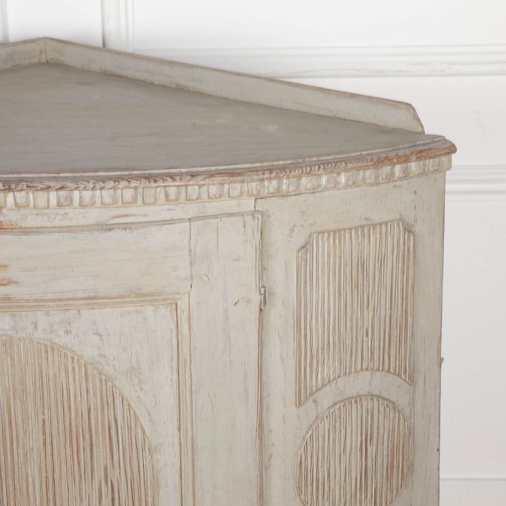 19th Century Swedish Corner Cupboard BU1432617