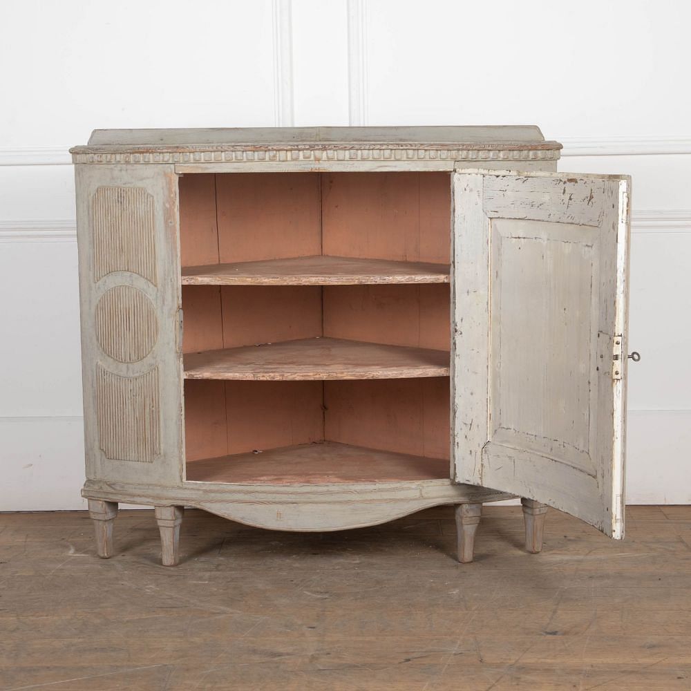 19th Century Swedish Corner Cupboard BU1432617