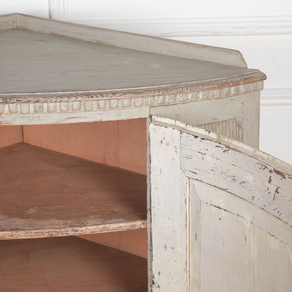19th Century Swedish Corner Cupboard BU1432617