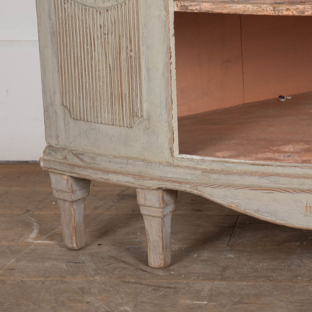 19th Century Swedish Corner Cupboard BU1432617