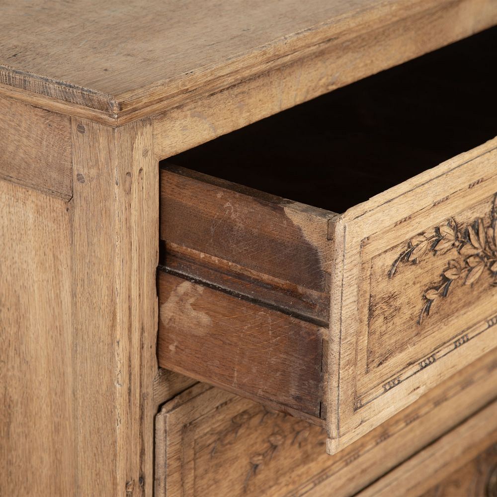 18th Century Louis XVI Bleached Oak Commode CC3425944