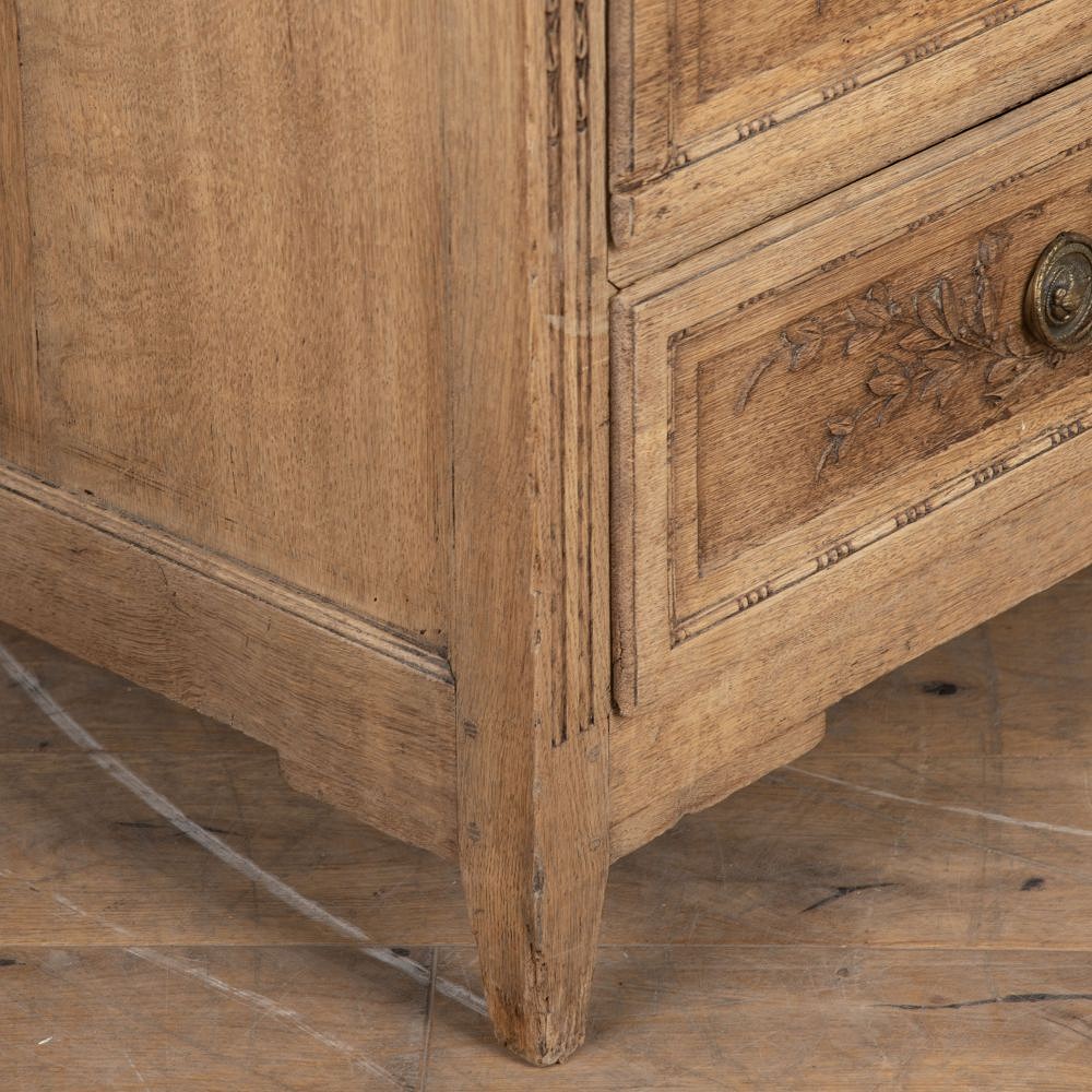 18th Century Louis XVI Bleached Oak Commode CC3425944
