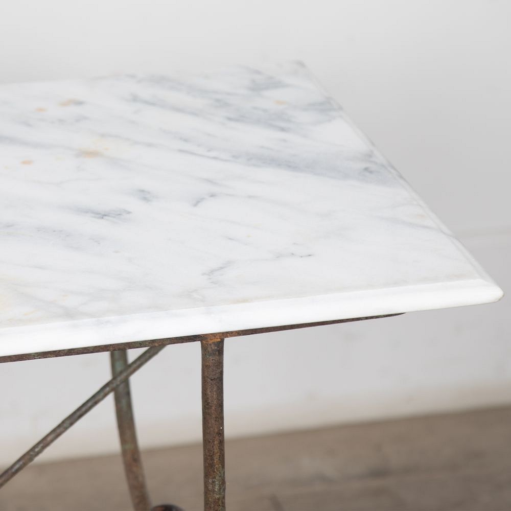 19th Century French Presentation Table with Curved Legs CO1527624