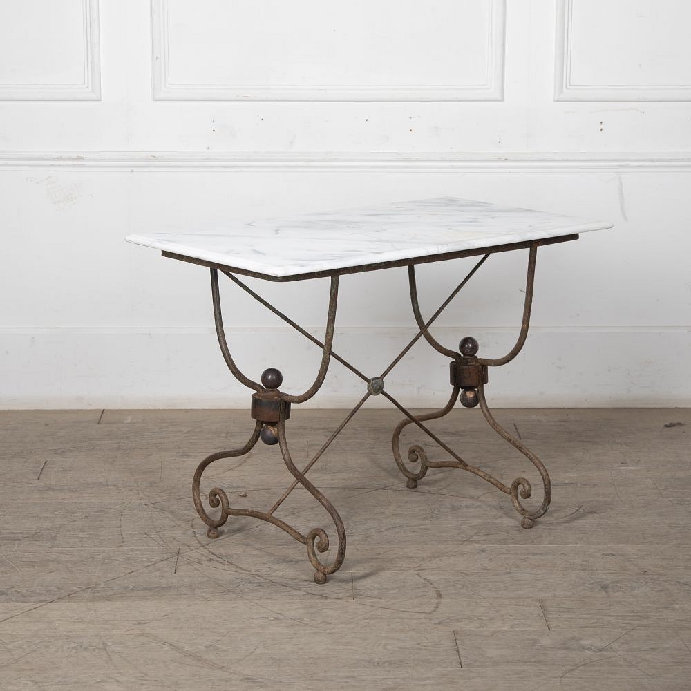 19th Century French Presentation Table with Curved Legs CO1527624