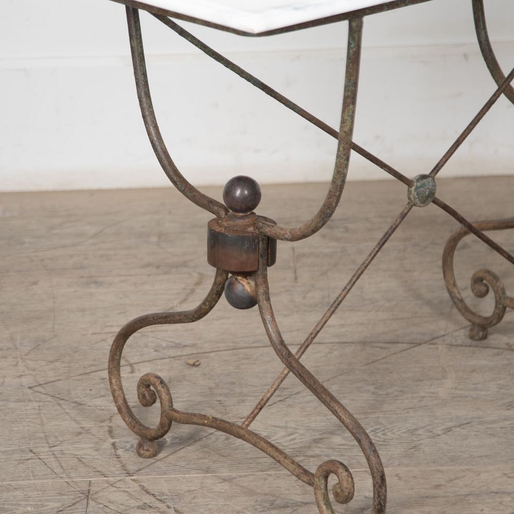 19th Century French Presentation Table with Curved Legs CO1527624