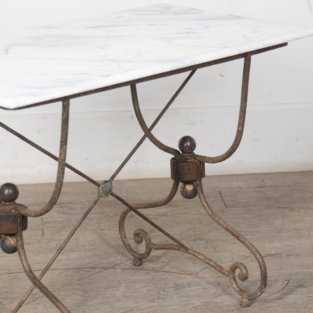 19th Century French Presentation Table with Curved Legs CO1527624