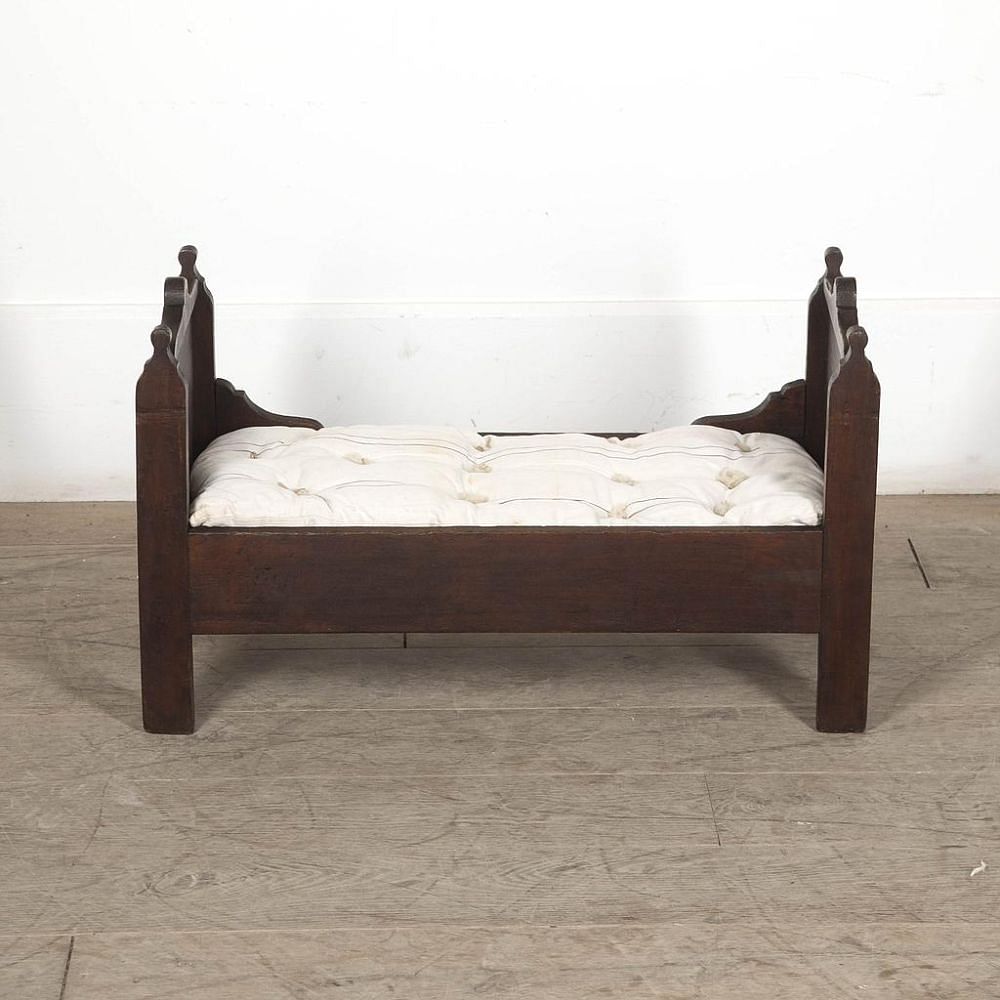 Small 20th Century French Dogs Bed DA1524675