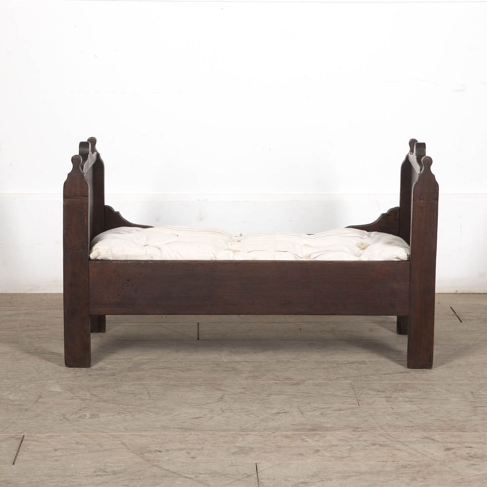 Small 20th Century French Dogs Bed DA1524675