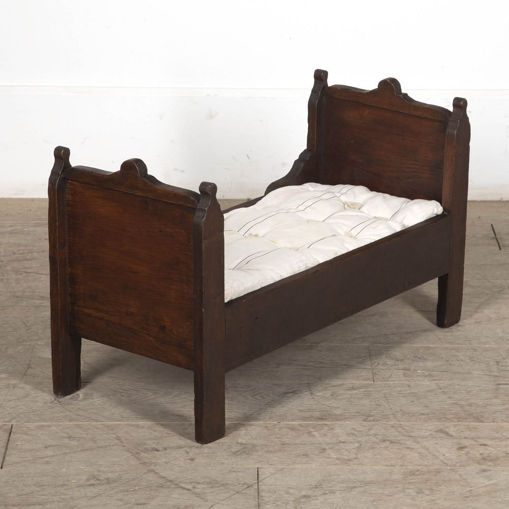 Small 20th Century French Dogs Bed DA1524675