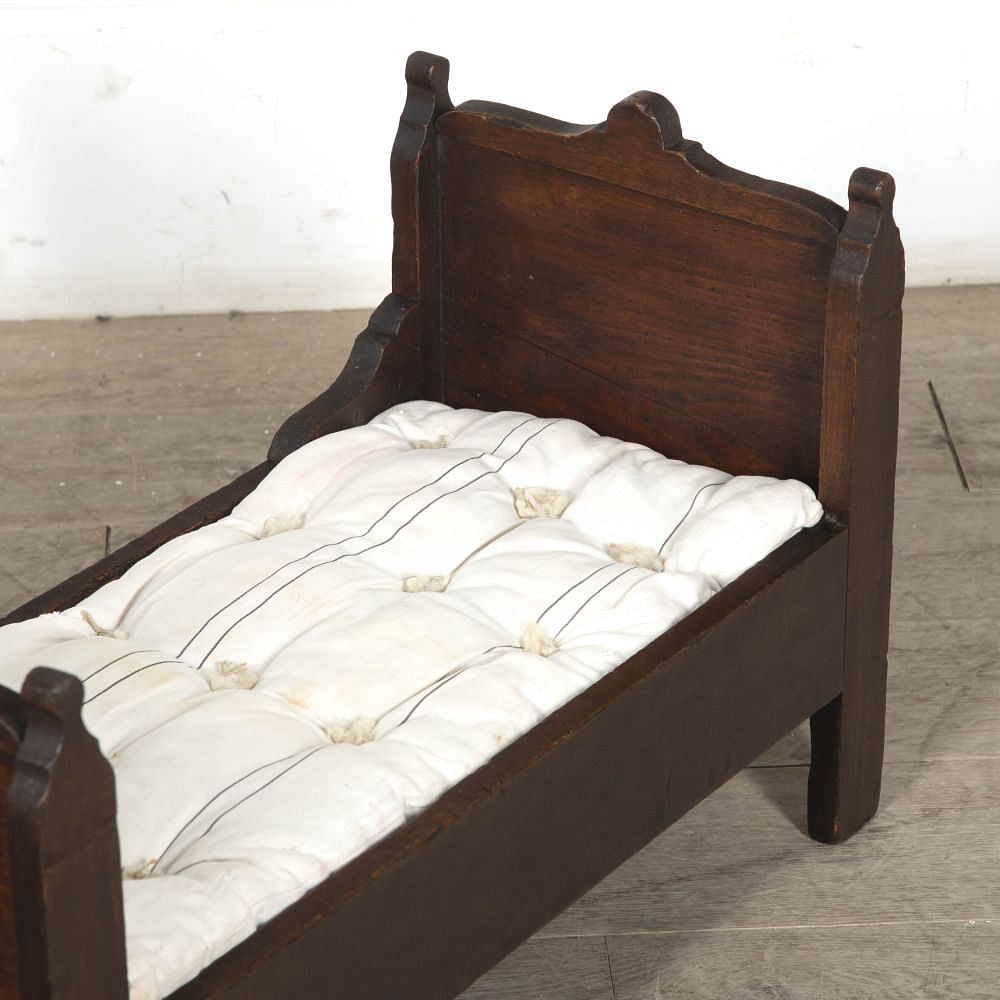 Small 20th Century French Dogs Bed DA1524675