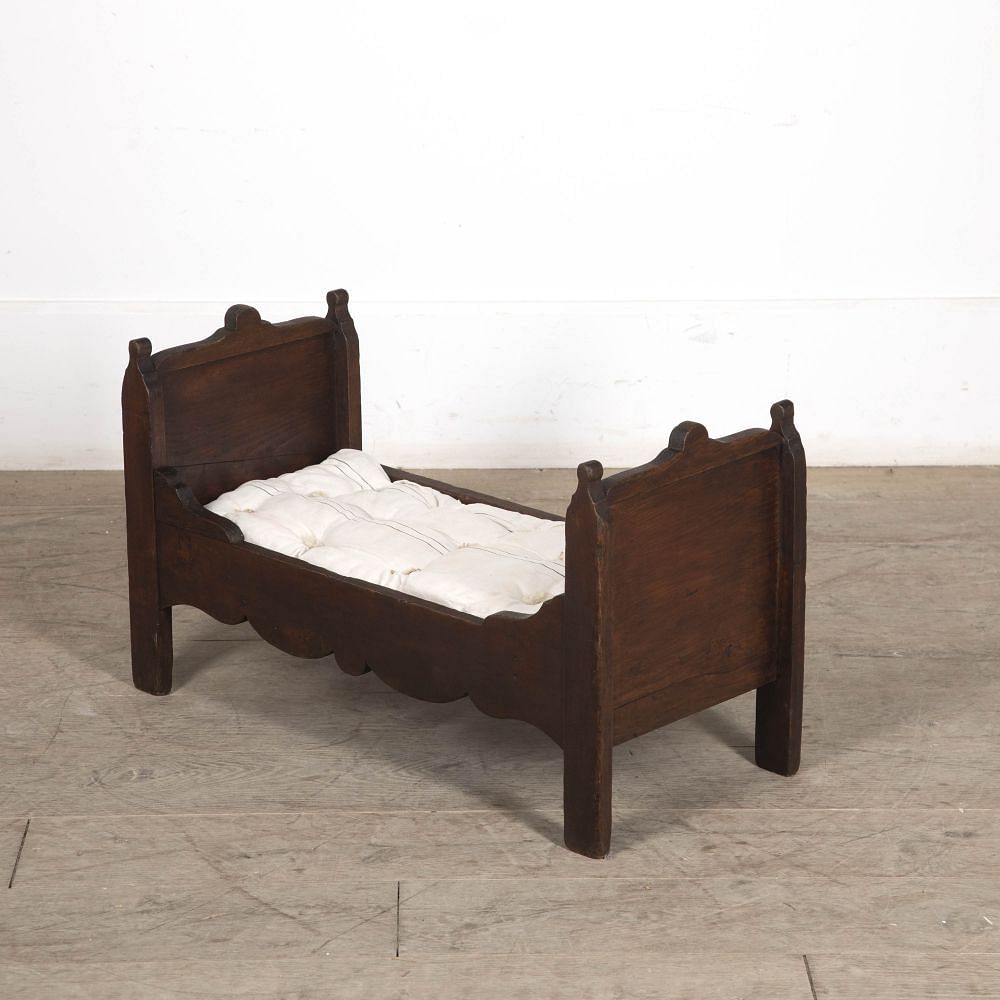 Small 20th Century French Dogs Bed DA1524675
