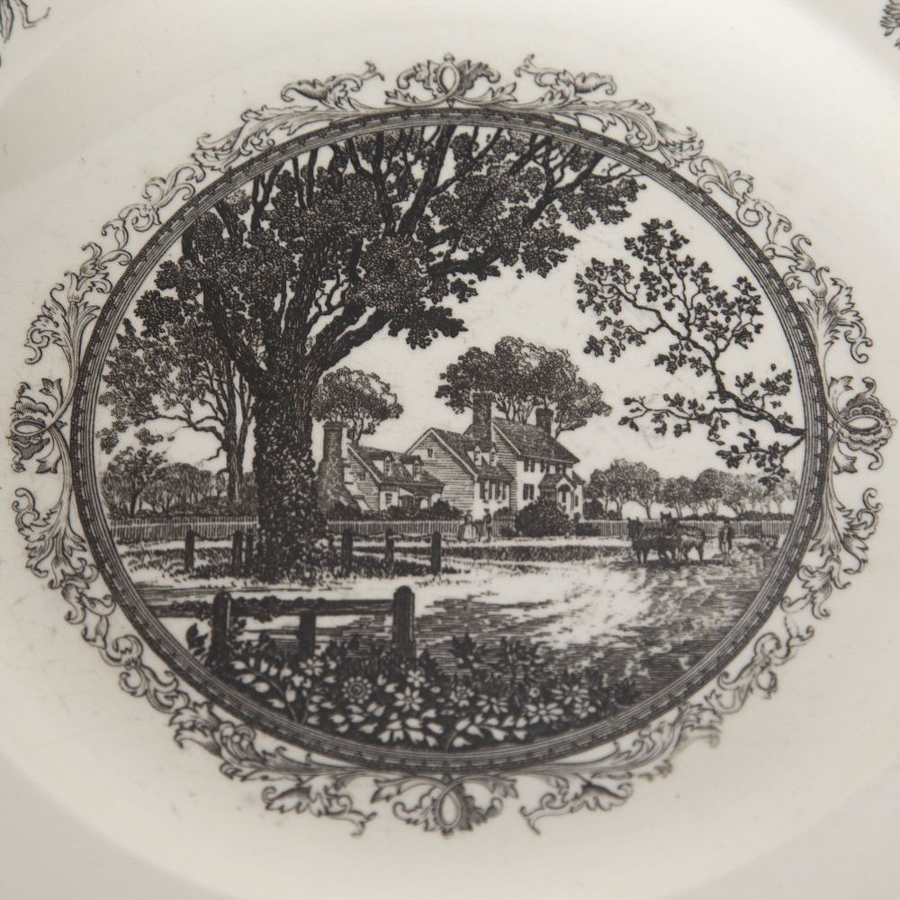 SALE: Set of Eight 19th Century Wedgwood Porcelain Dinner Plates DA3713115
