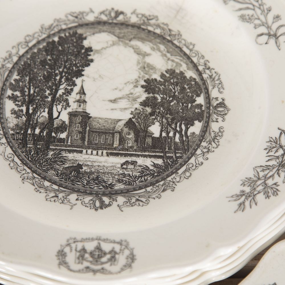 SALE: Set of Eight 19th Century Wedgwood Porcelain Dinner Plates DA3713115