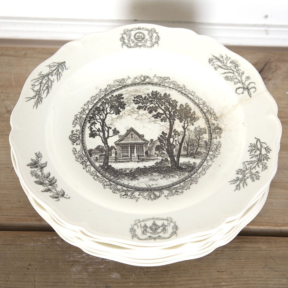 SALE: Set of Eight 19th Century Wedgwood Porcelain Dinner Plates DA3713115