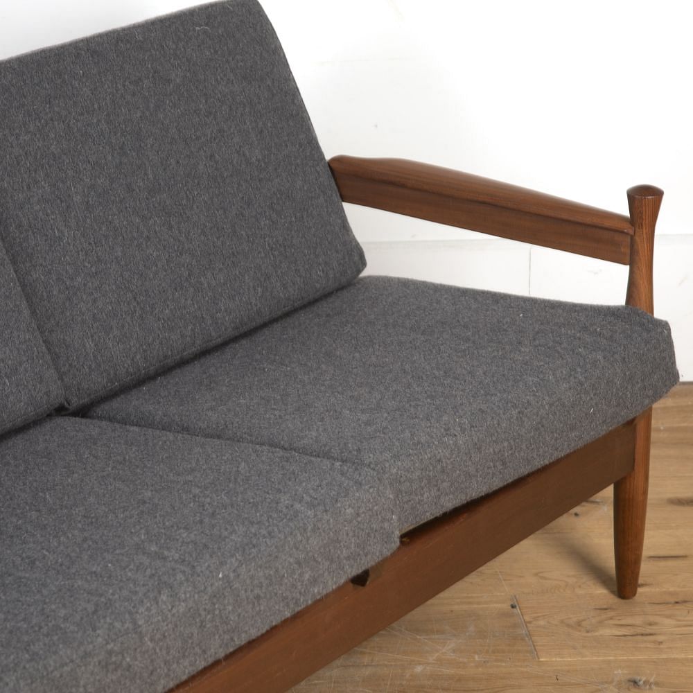 Mid Century Sofa by Guy Read SB7316278