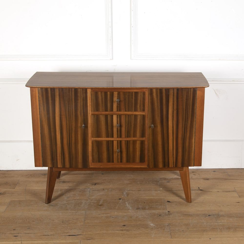 Bow-Fronted Walnut Sideboard CU5358108