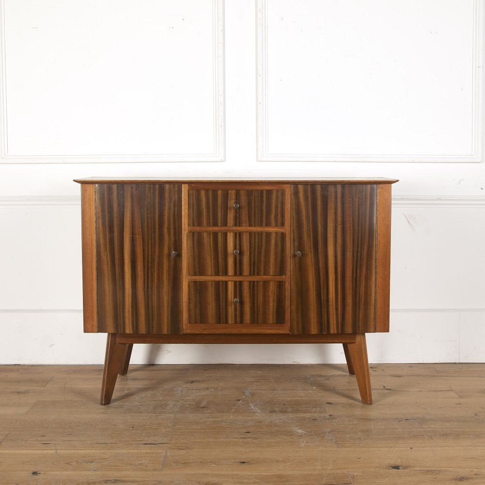 Bow-Fronted Walnut Sideboard CU5358108