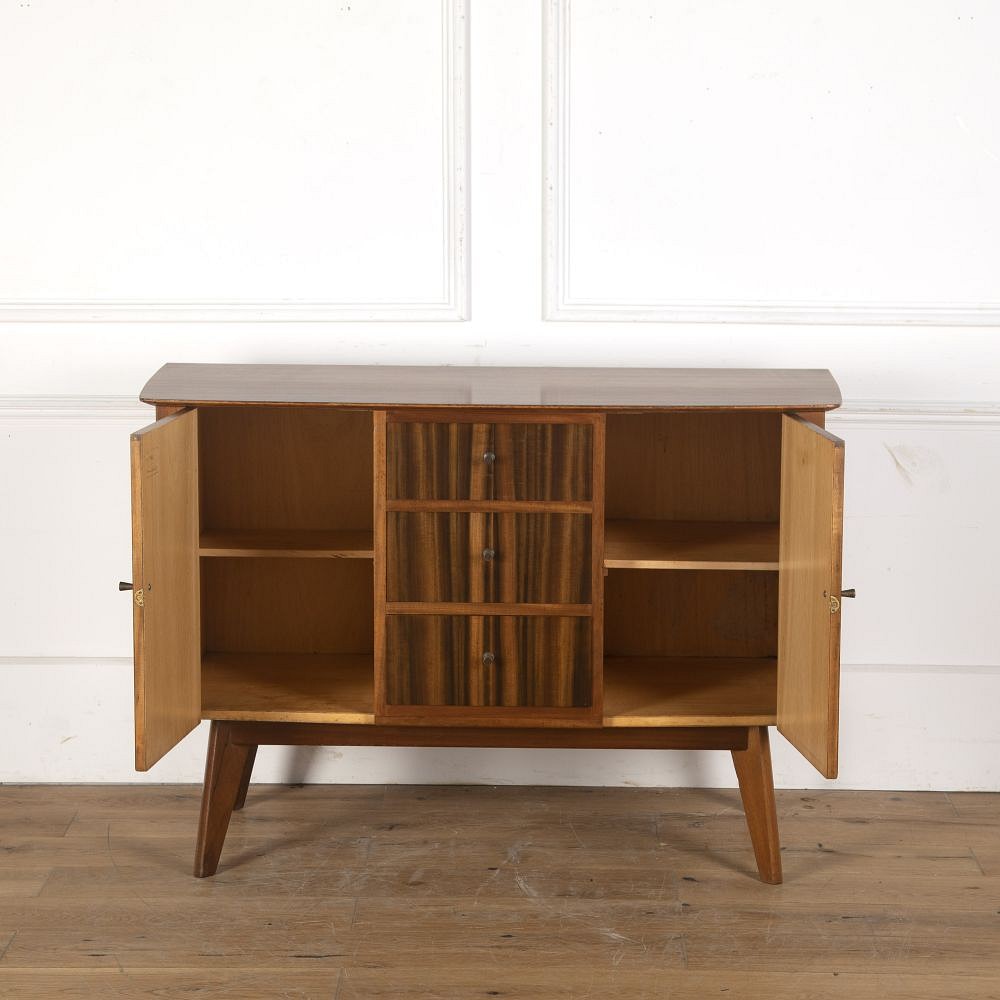 Bow-Fronted Walnut Sideboard CU5358108
