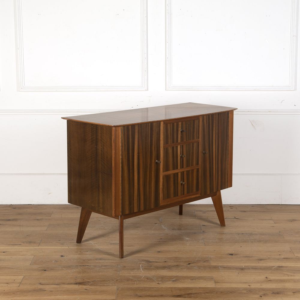 Bow-Fronted Walnut Sideboard CU5358108