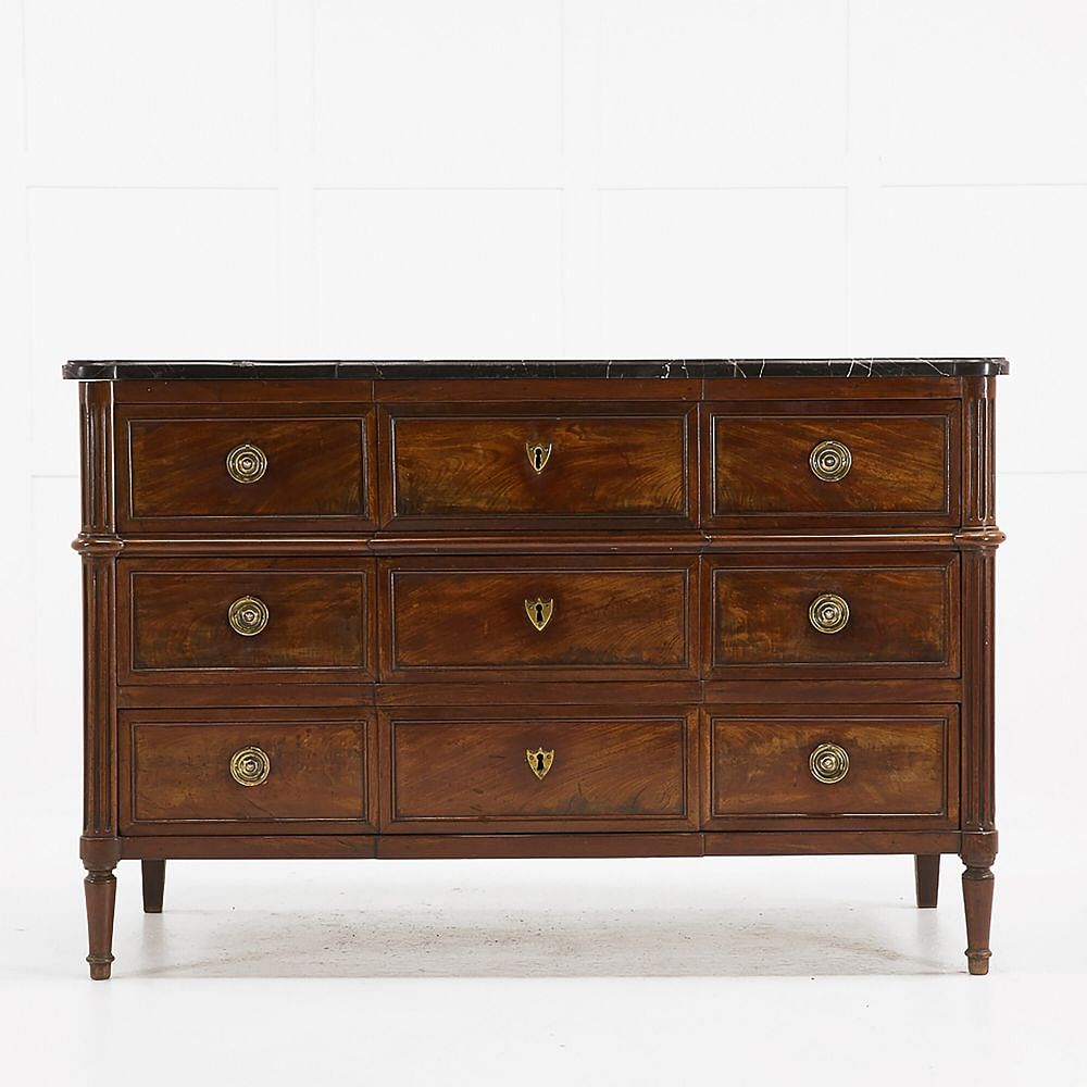 Early 19th Century French Mahogany Commode CC068918
