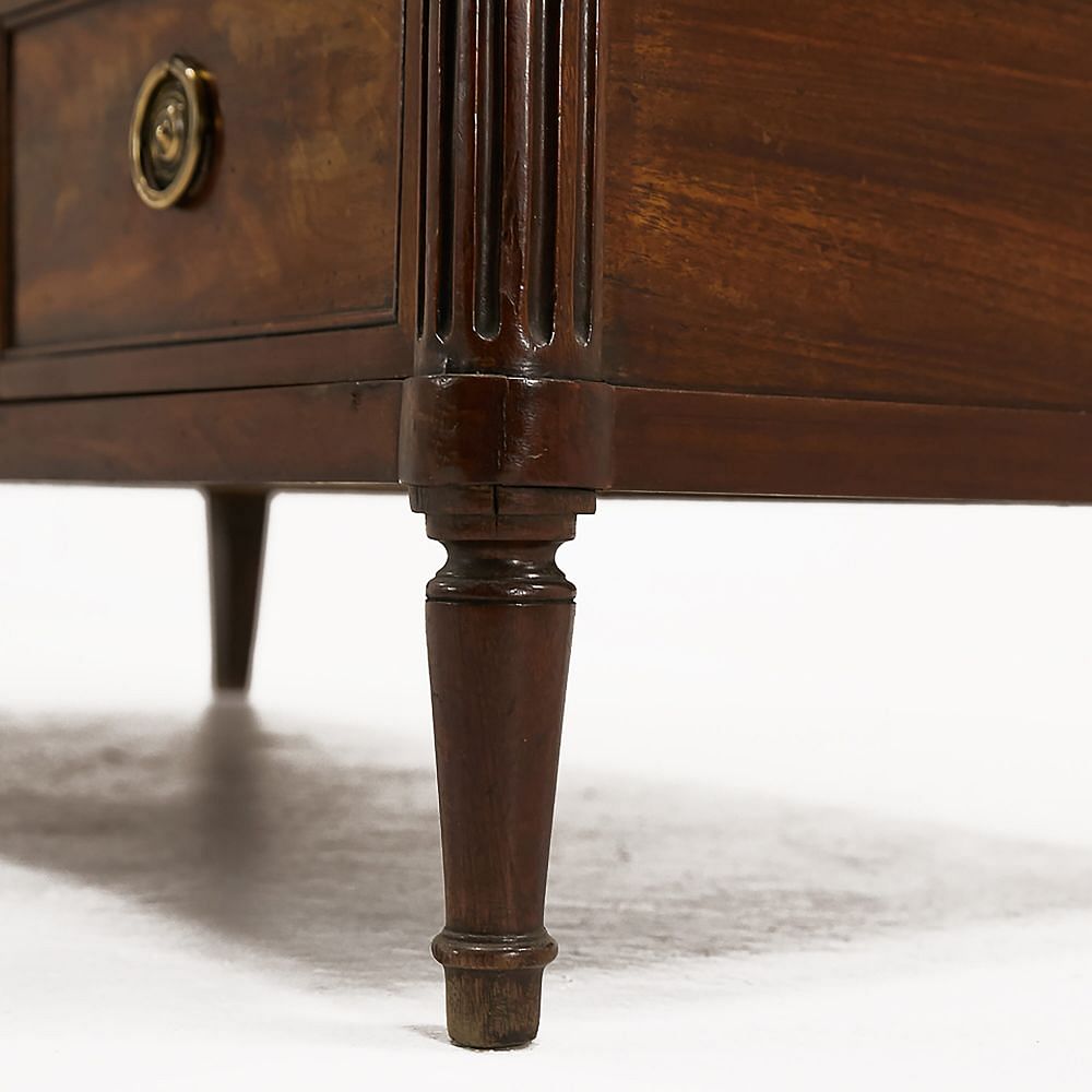 Early 19th Century French Mahogany Commode CC068918