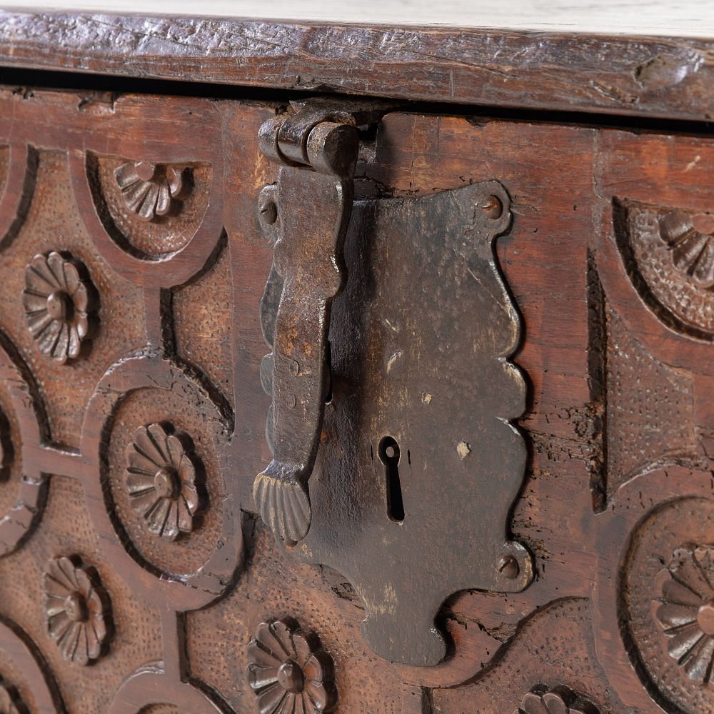 French 17th Century Oak Chest CB0616610