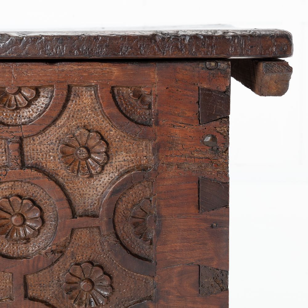 French 17th Century Oak Chest CB0616610