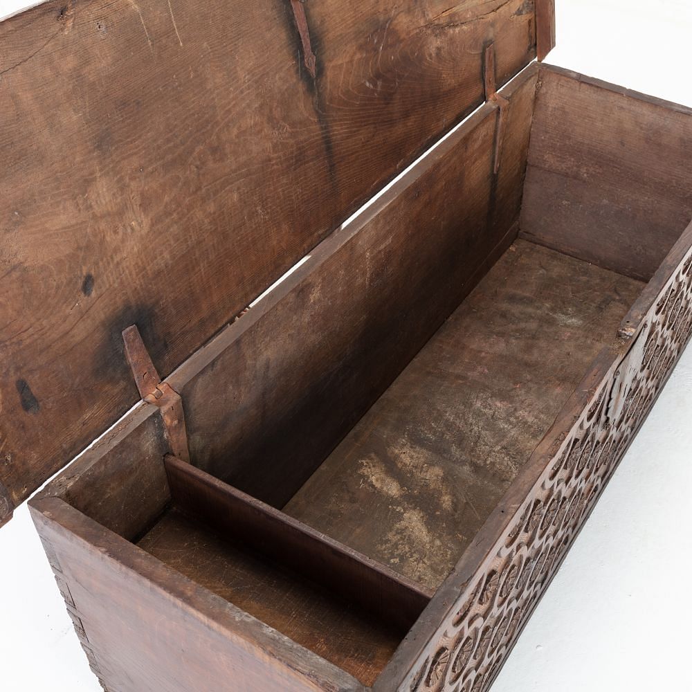French 17th Century Oak Chest CB0616610