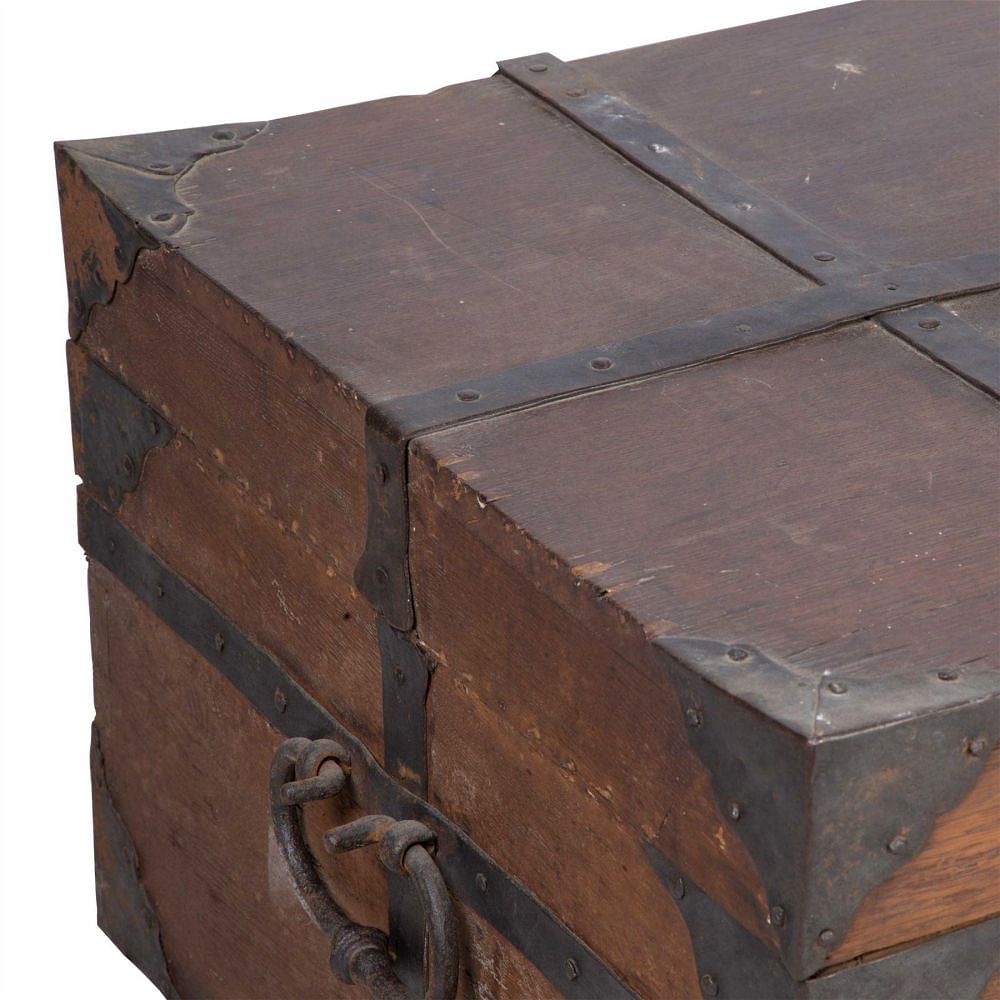 Metal Bound Trunk CT5558029
