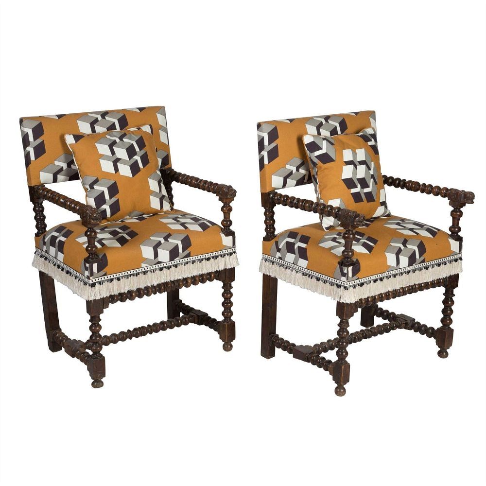 Pair of Armchairs CH2812567
