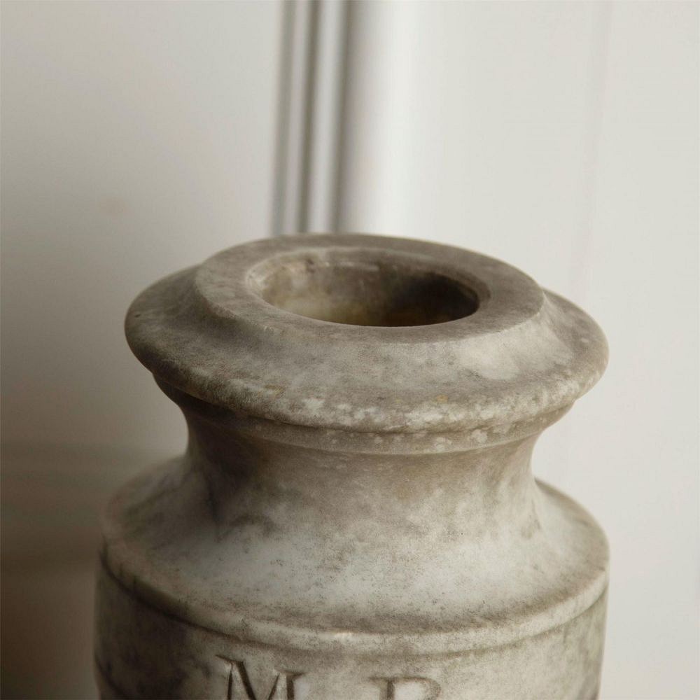 Marble Urns DA1561242