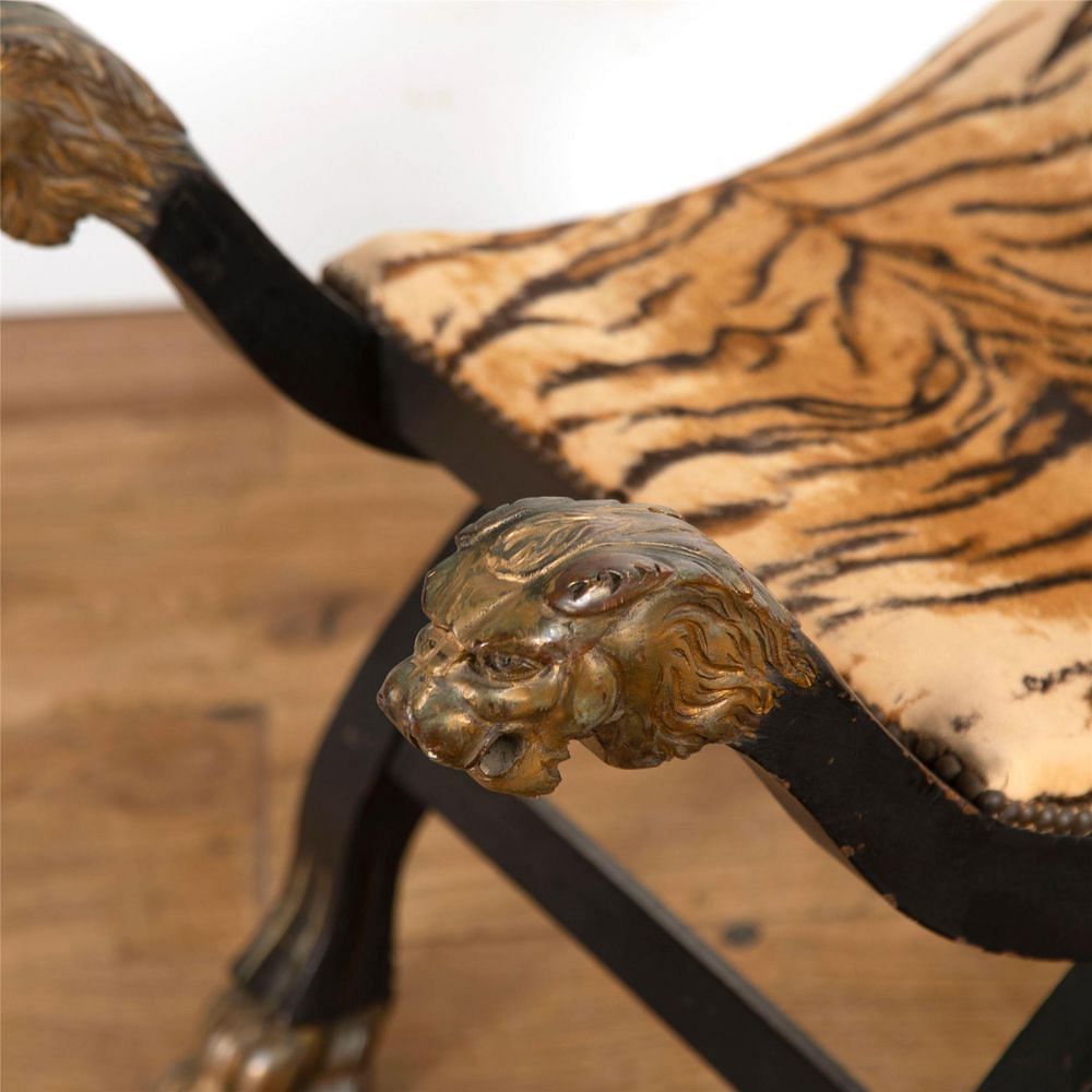 Lion & Clawfoot Stool ST737095