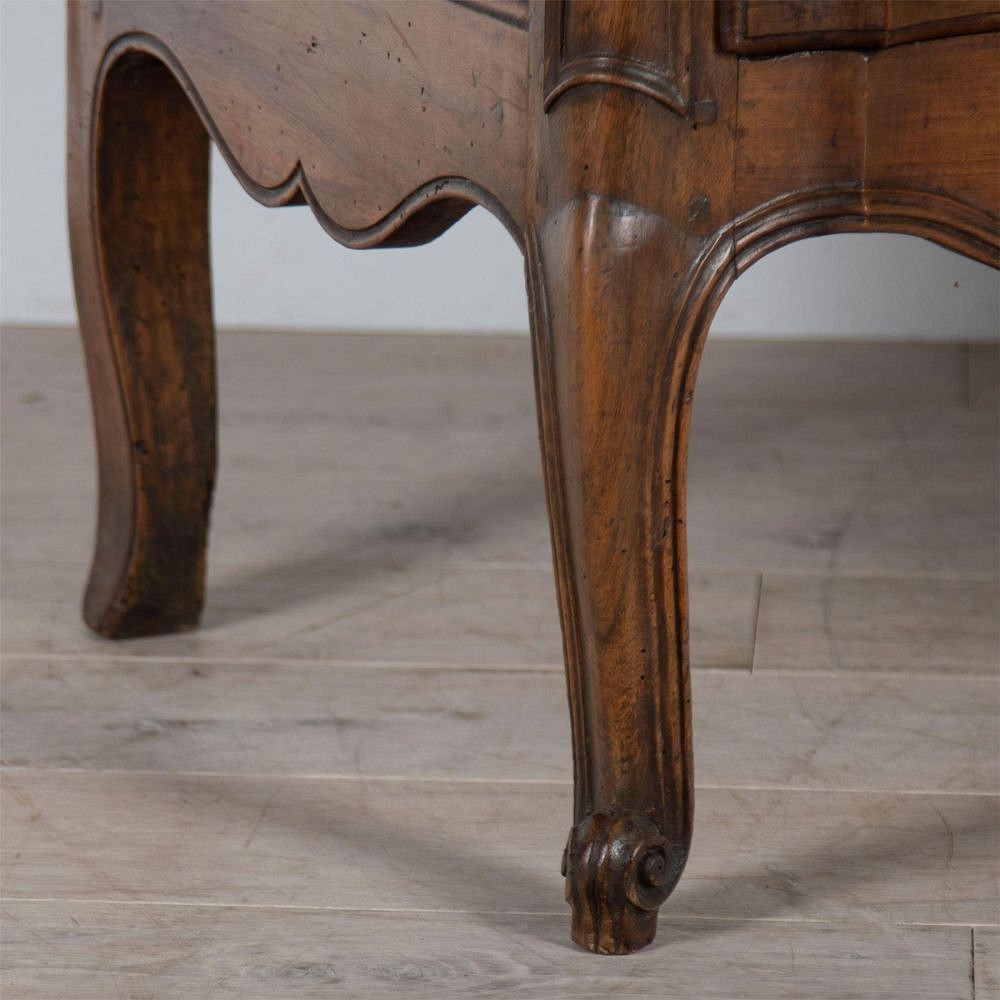 Louis XV Period 2-Drawer Commode CC0161215