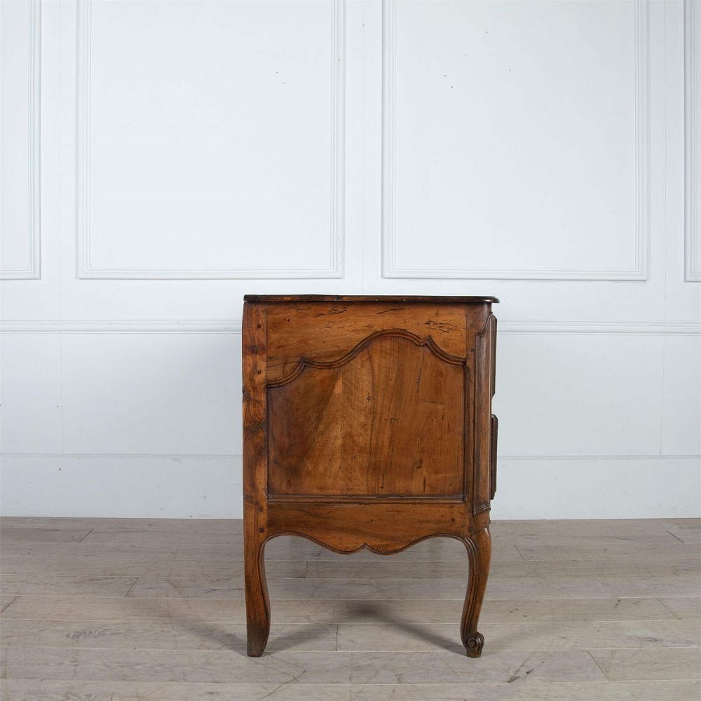 Louis XV Period 2-Drawer Commode CC0161215