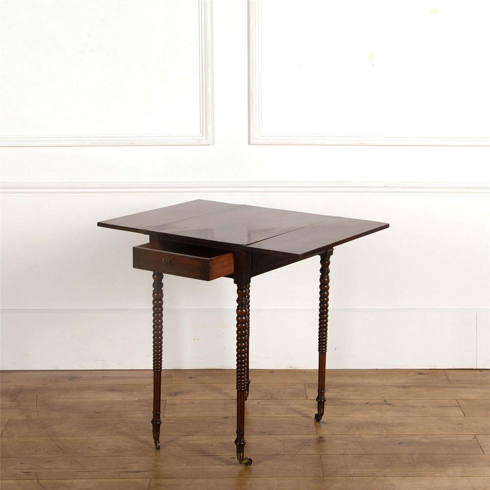 Early 19th Century Plum Pudding Mahogany Table CO107239