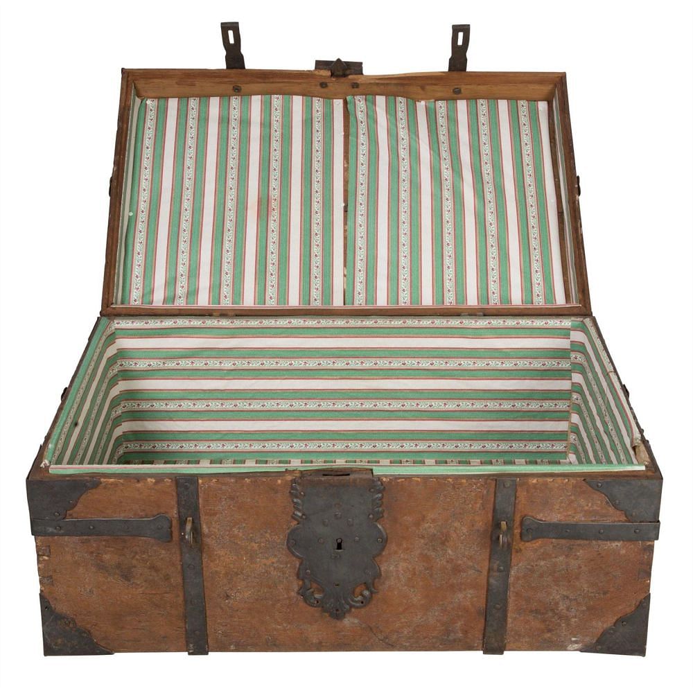 Metal Bound Trunk CT5558029