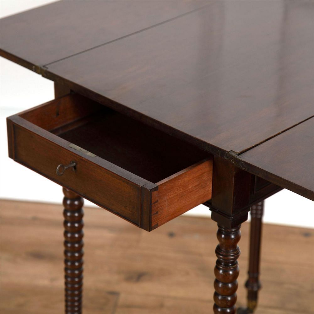 Early 19th Century Plum Pudding Mahogany Table CO107239