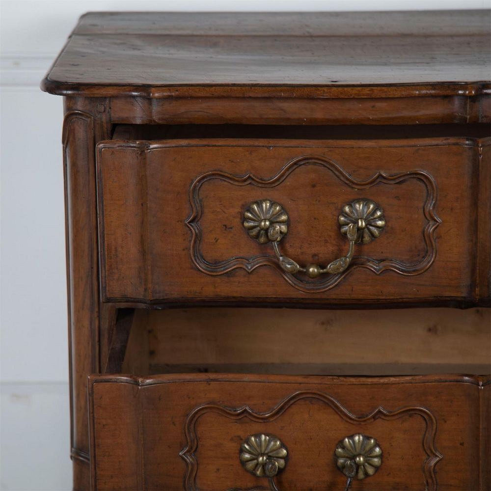 Louis XV Period 2-Drawer Commode CC0161215