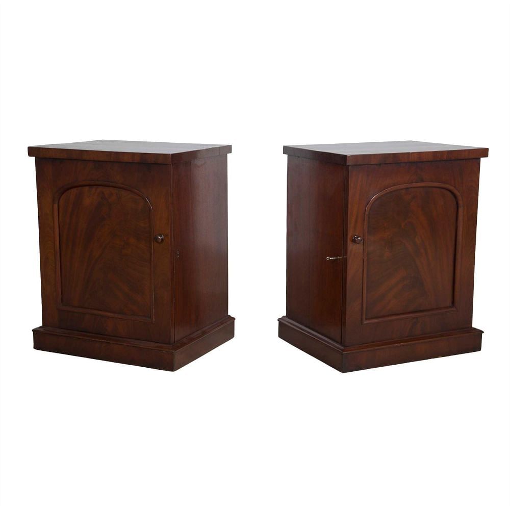 Pair of Mahogany Bedside Cabinets OF9957383