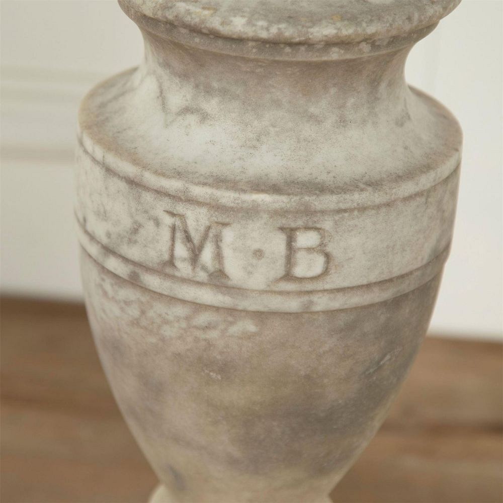 Marble Urns DA1561242