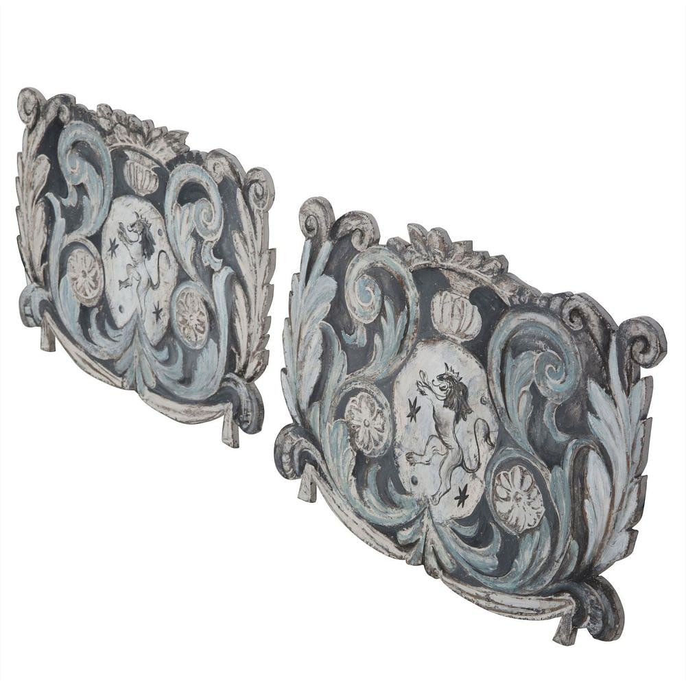 Pair of Italian Heraldic Shields DA3757082
