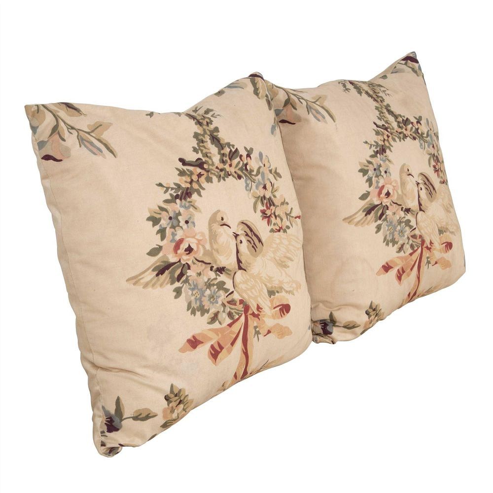 Pair of Kissing Doves Cushions RT1560397
