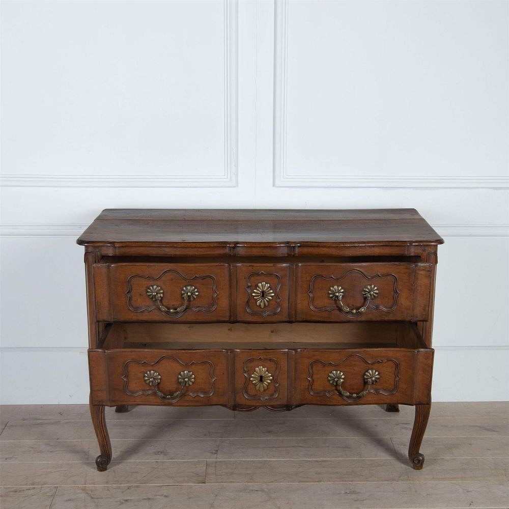 Louis XV Period 2-Drawer Commode CC0161215